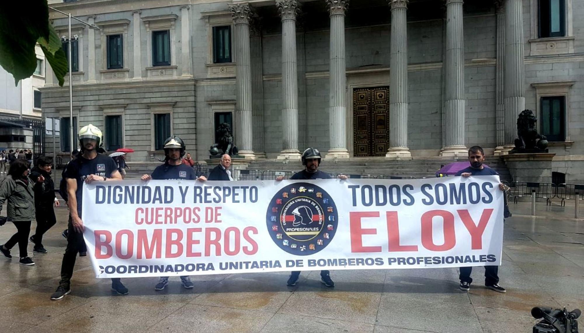 Bomberos frente el Congreso